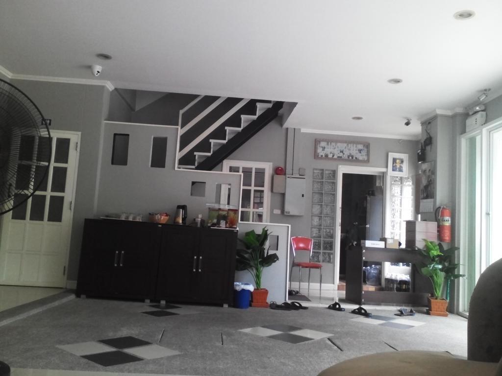 Taylor'S Guesthouse Hua Hin Esterno foto
